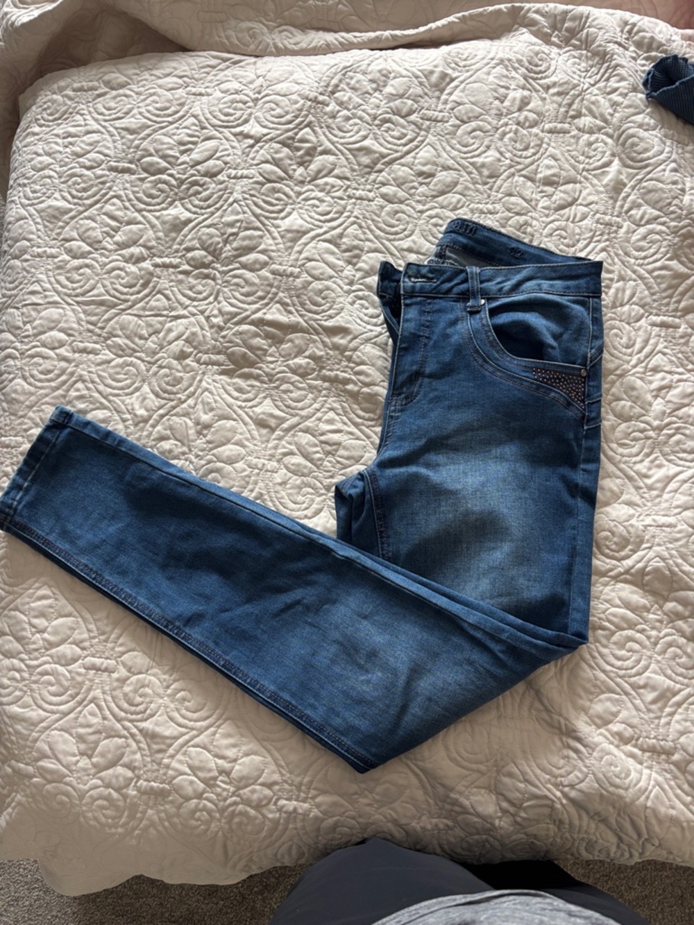 Women's Straight Leg Jeans in Blue - Classic Everyday Denim